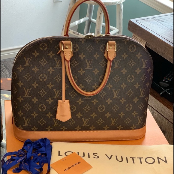 👜SOld 👜Louis Vuitton Alma GM - Picture 15 of 16